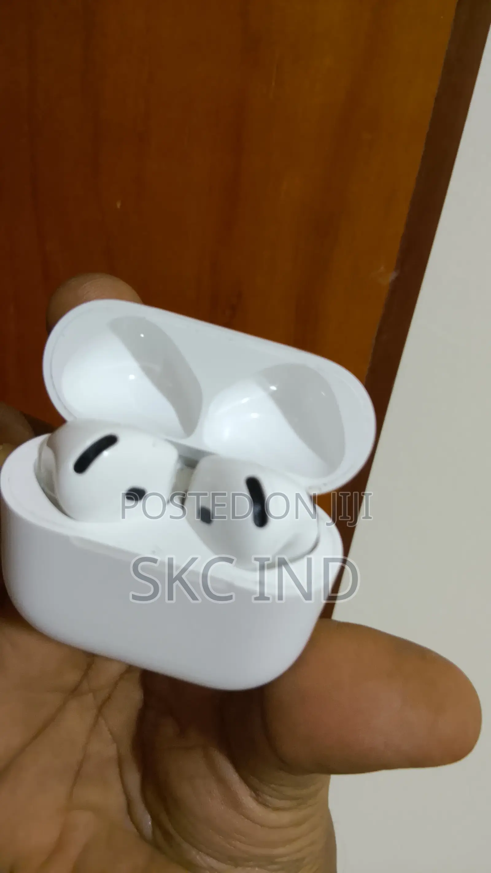 Apple Airpods 4 .