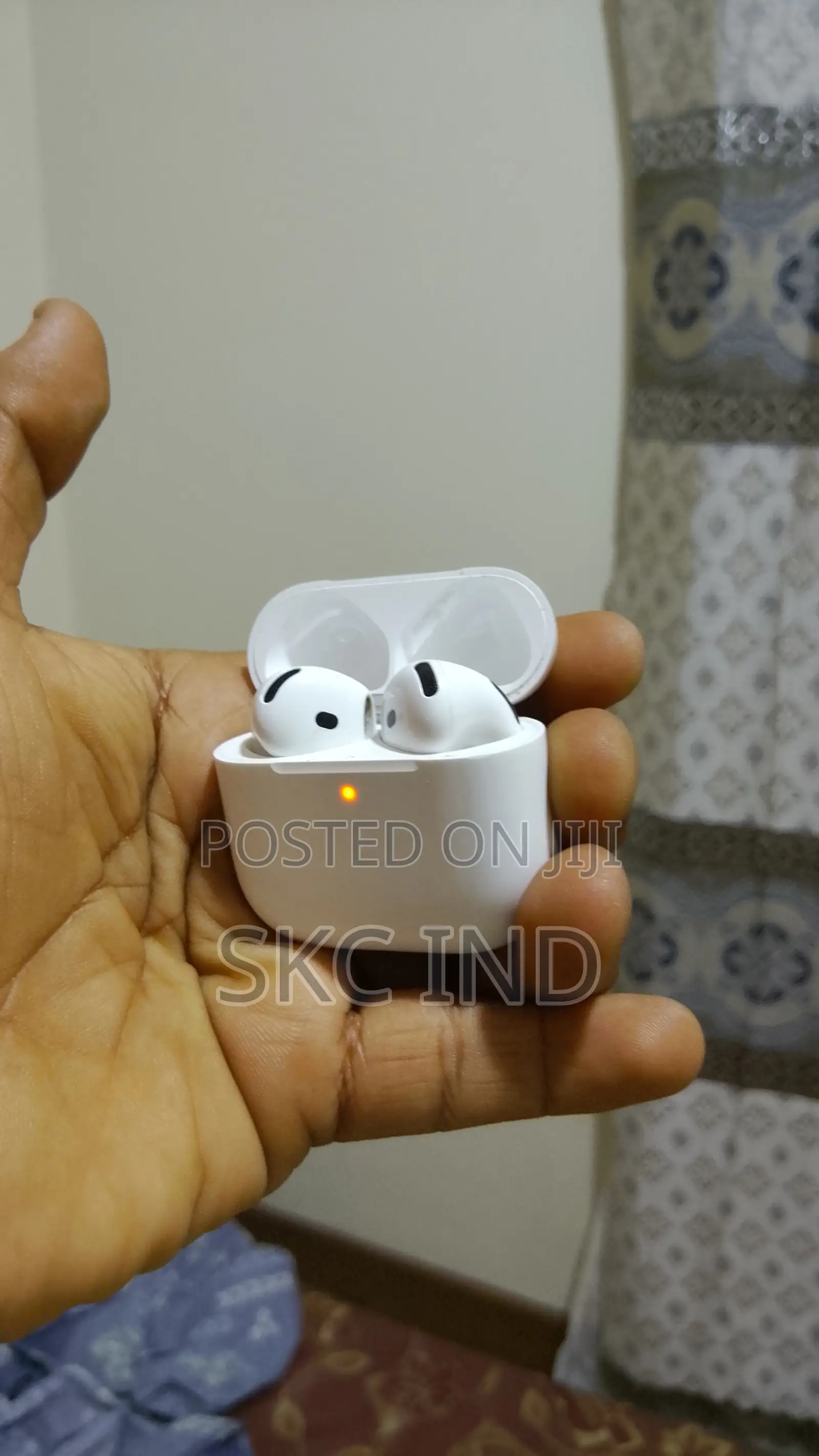 Apple Airpods 4 .