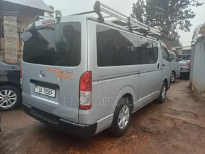 Toyota HiAce 2015 Silver