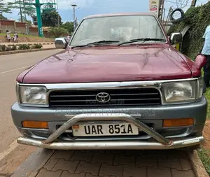Toyota Hilux 1990 Maroon