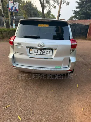Toyota Vanguard 2012 Silver