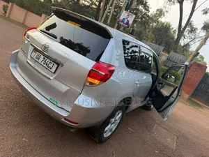 Toyota Vanguard 2012 Silver