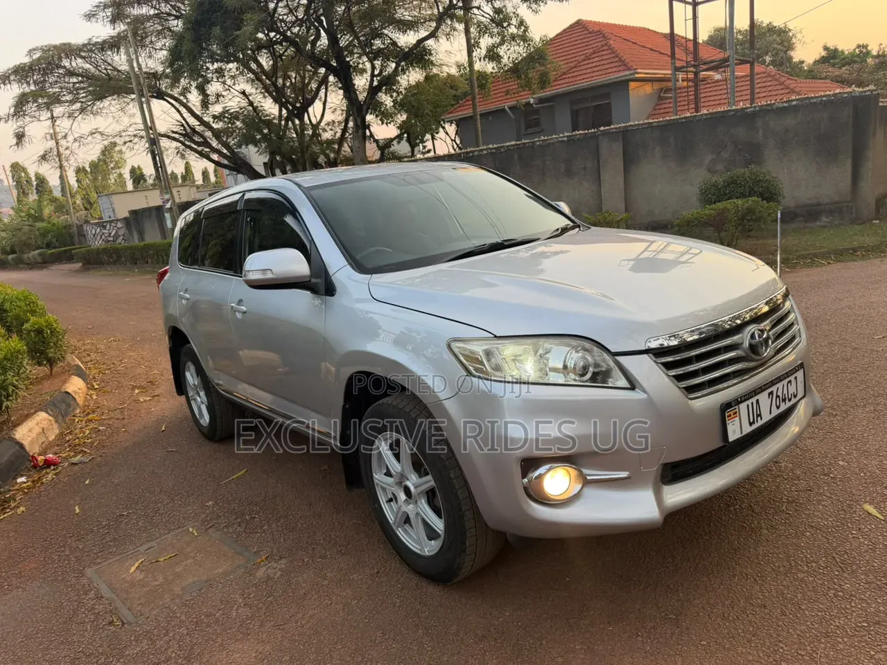 Toyota Vanguard 2012 Silver