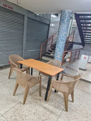 Cafe Restaurant/Hotels Wooden Foldable Dining Table and Chairs
