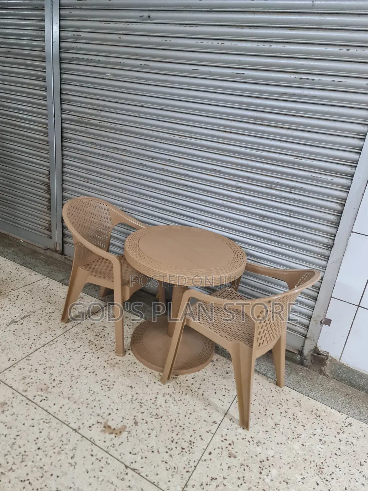 Restaurant/Hotels Bars Plastic Table With 2 Chairs