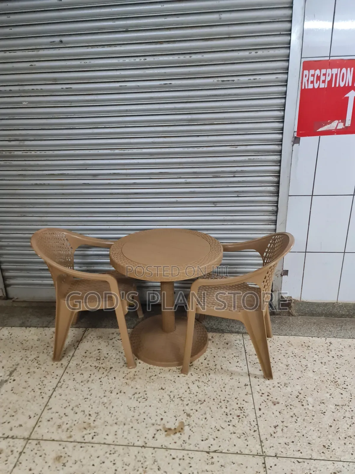 Restaurant/Hotels Bars Plastic Table With 2 Chairs