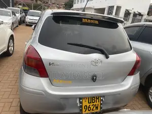 Toyota Vitz 2012 Silver