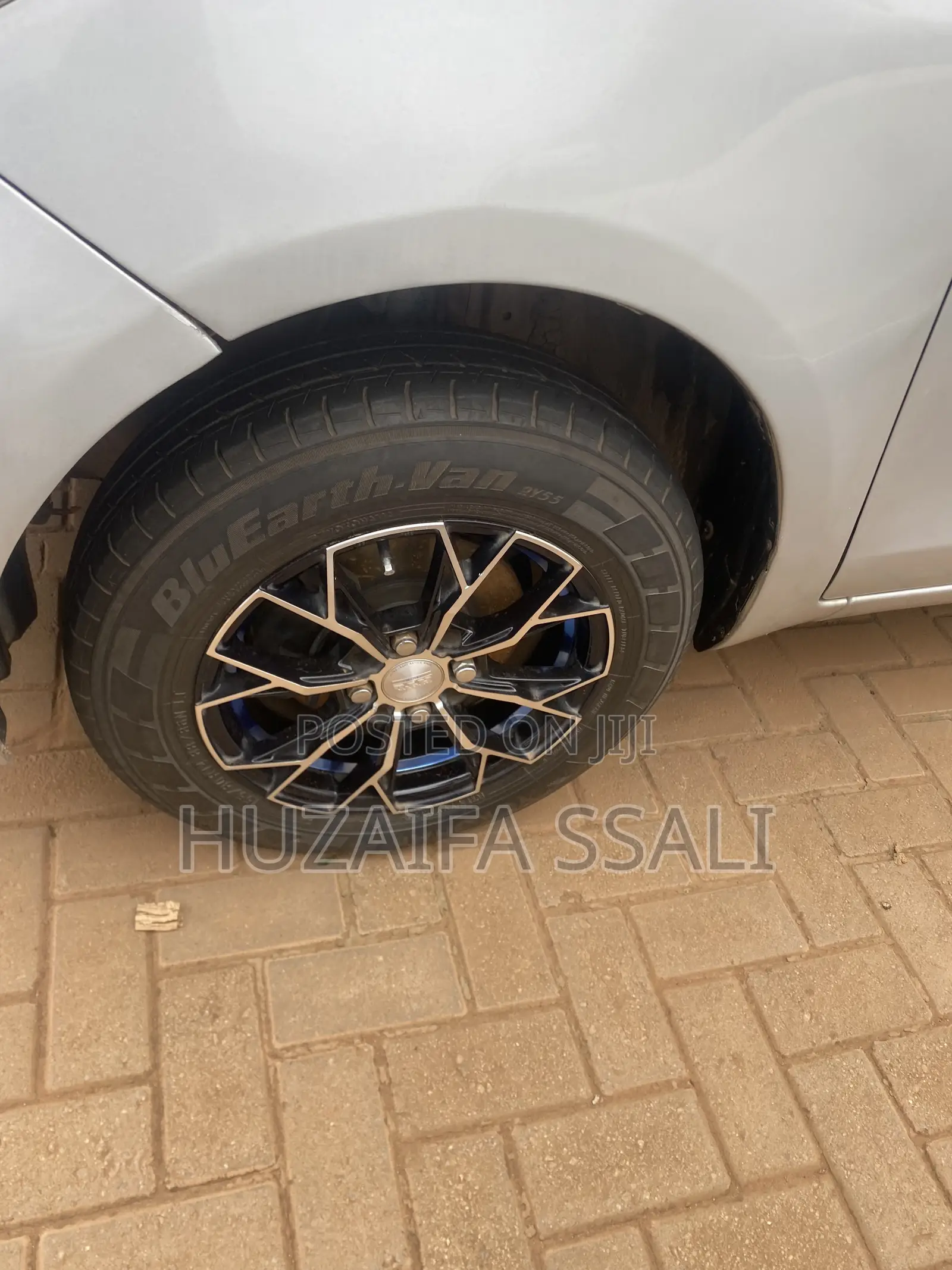 Toyota Vitz 2012 Silver