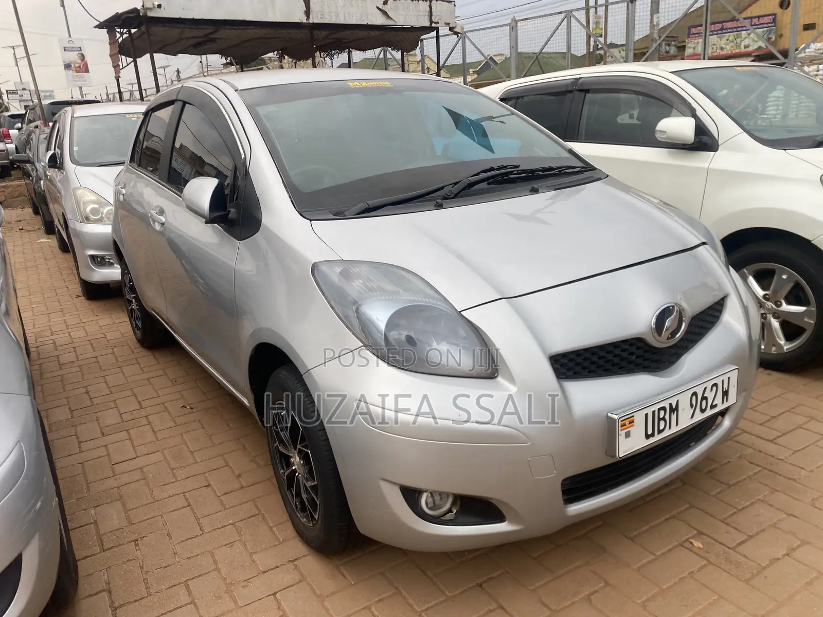 Toyota Vitz 2012 Silver