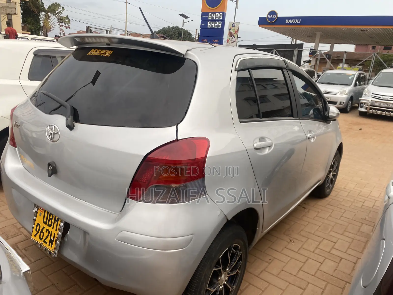 Toyota Vitz 2012 Silver