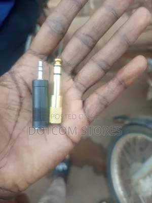 6.35mm (1/4 Inch) Male to 3.5mm (1/8 Inch) Female Stereo Audio Adapter