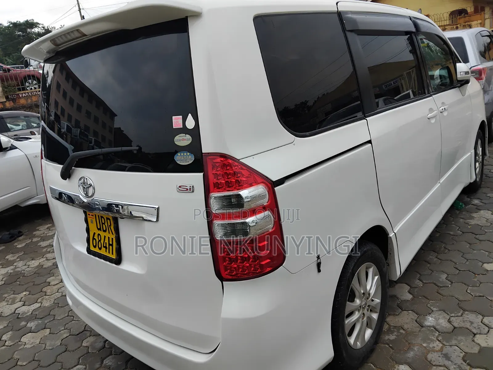 Toyota Noah 2011 White