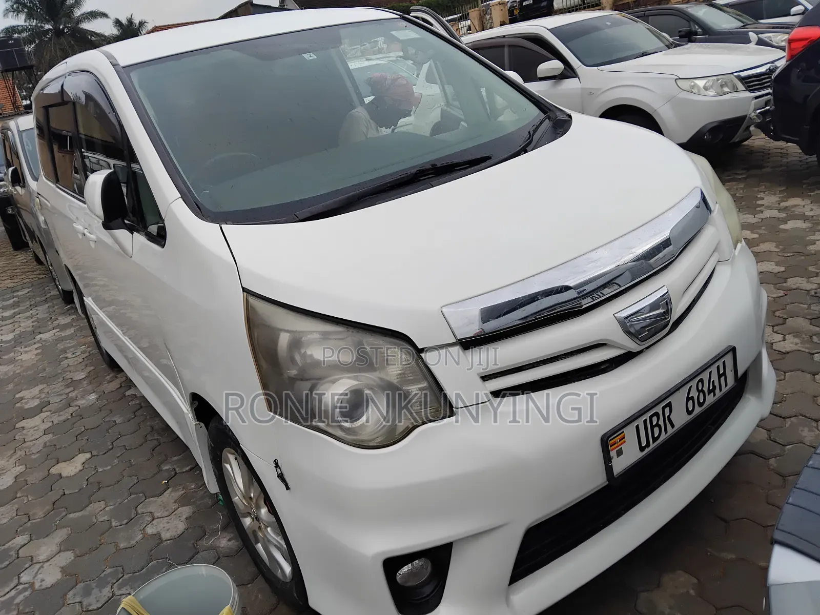 Toyota Noah 2011 White