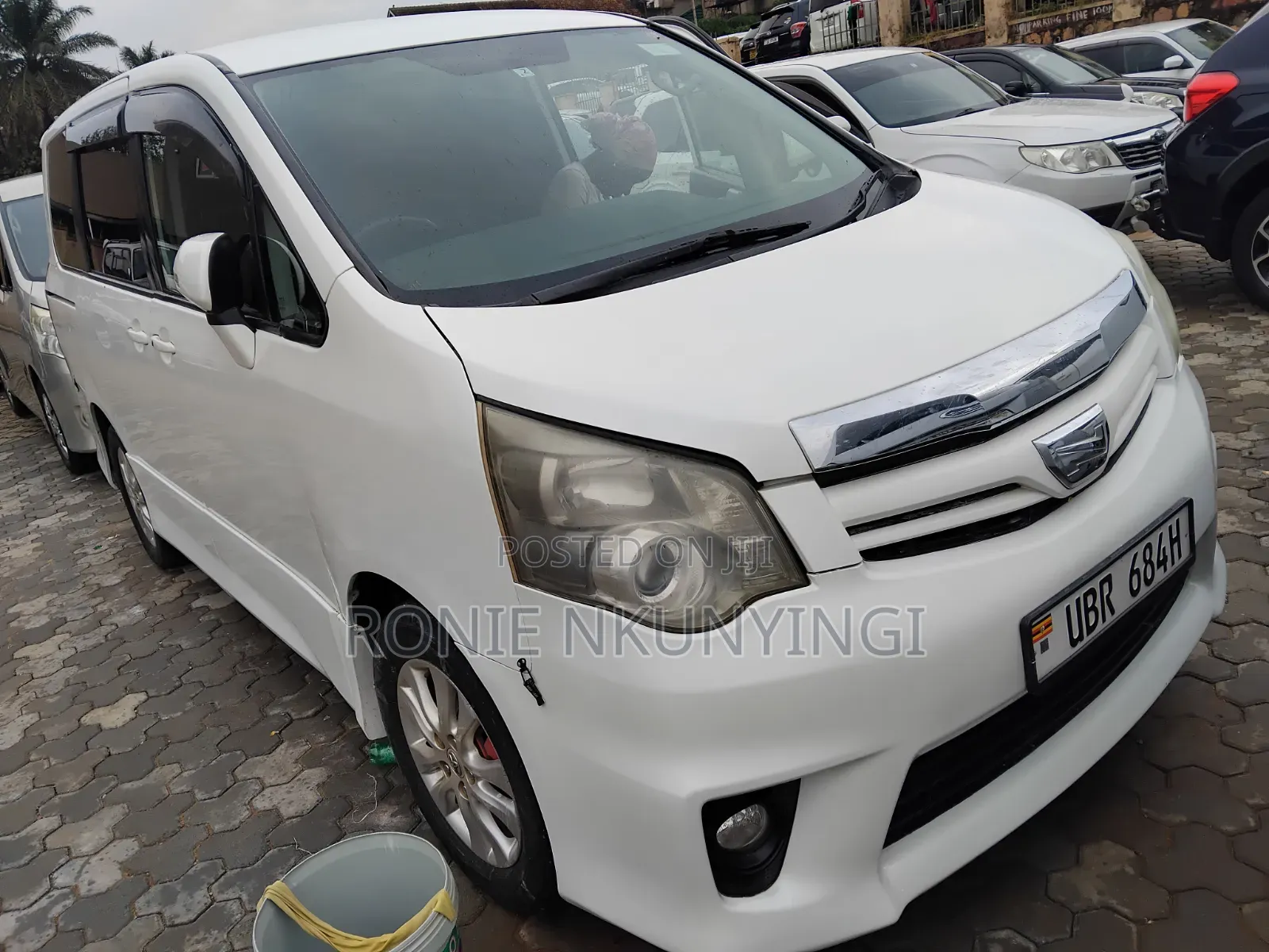 Toyota Noah 2011 White