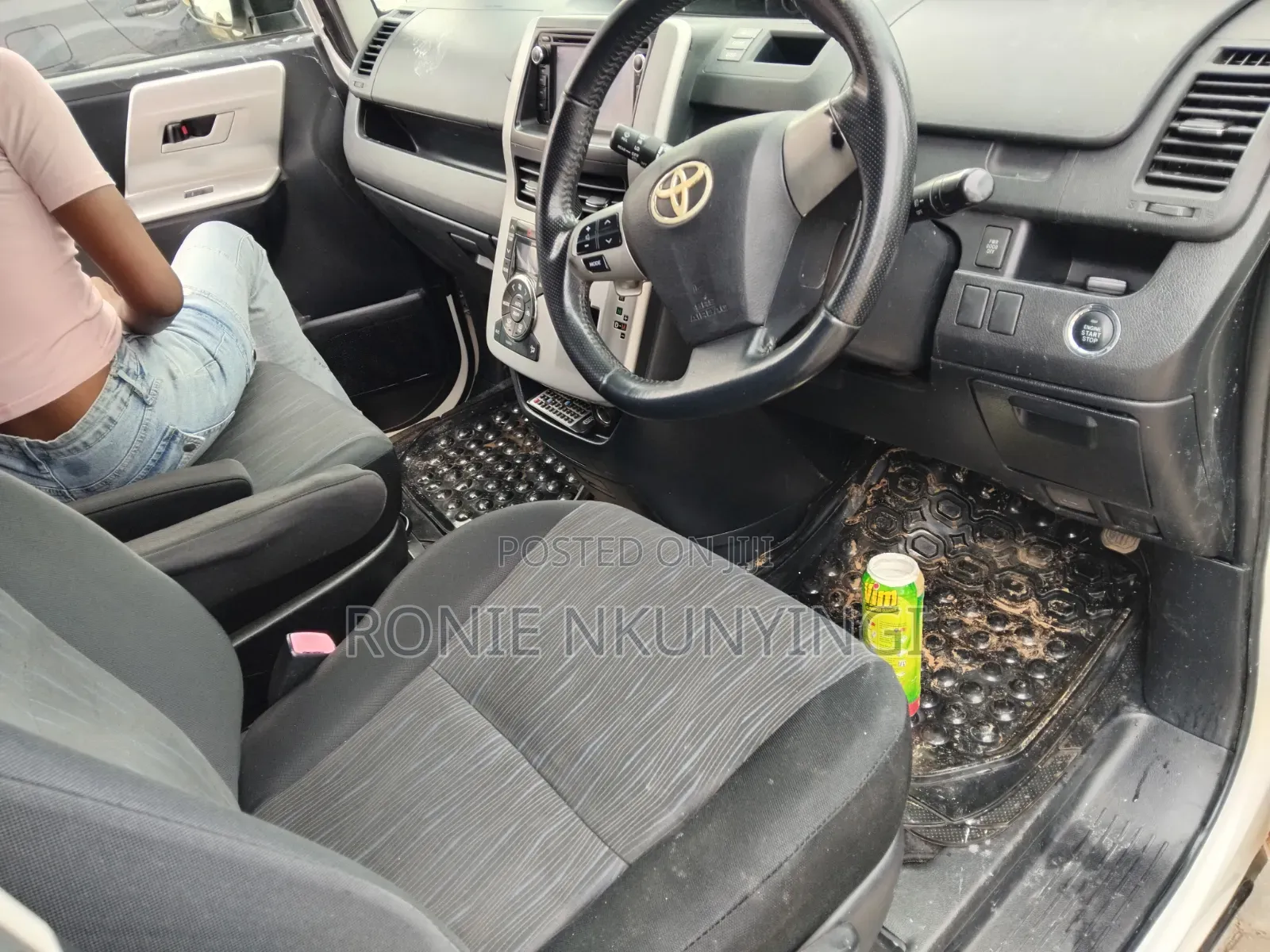 Toyota Noah 2011 White