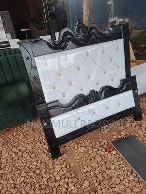 4by6 Bed With a Curved Back (White and Black)