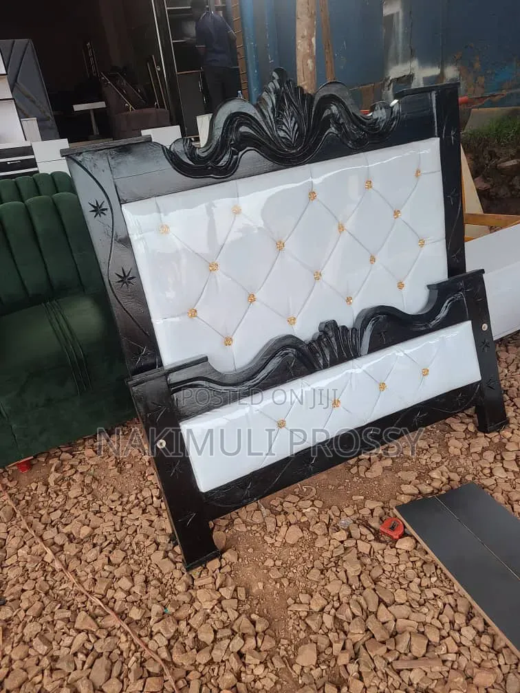 4by6 Bed With a Curved Back (White and Black)