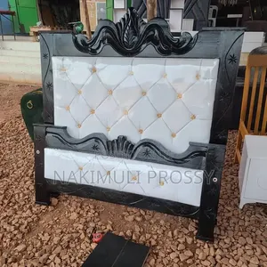 4by6 Bed With a Curved Back (White and Black)