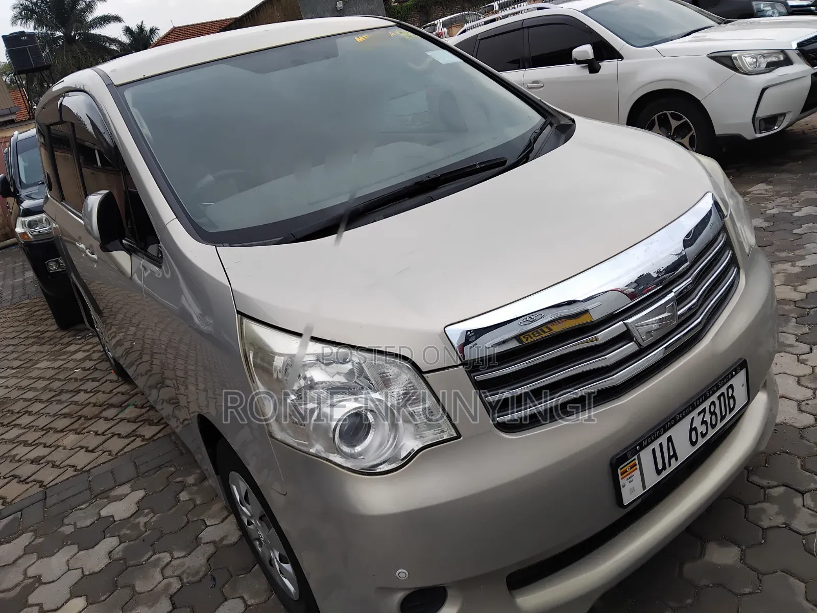 Toyota Noah 2012 Silver