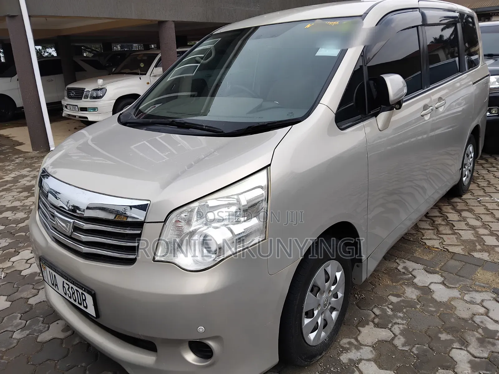 Toyota Noah 2012 Silver