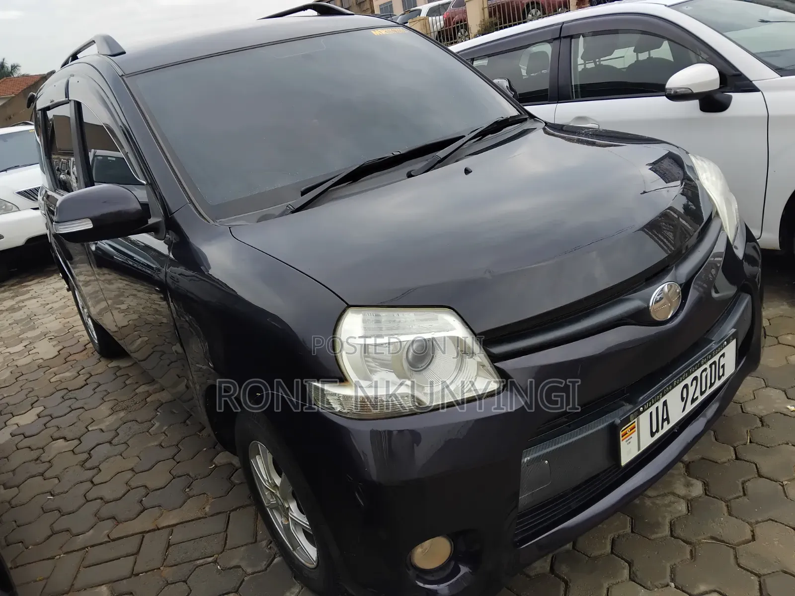 Toyota Sienta 2015 Brown
