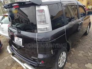 Toyota Sienta 2015 Brown