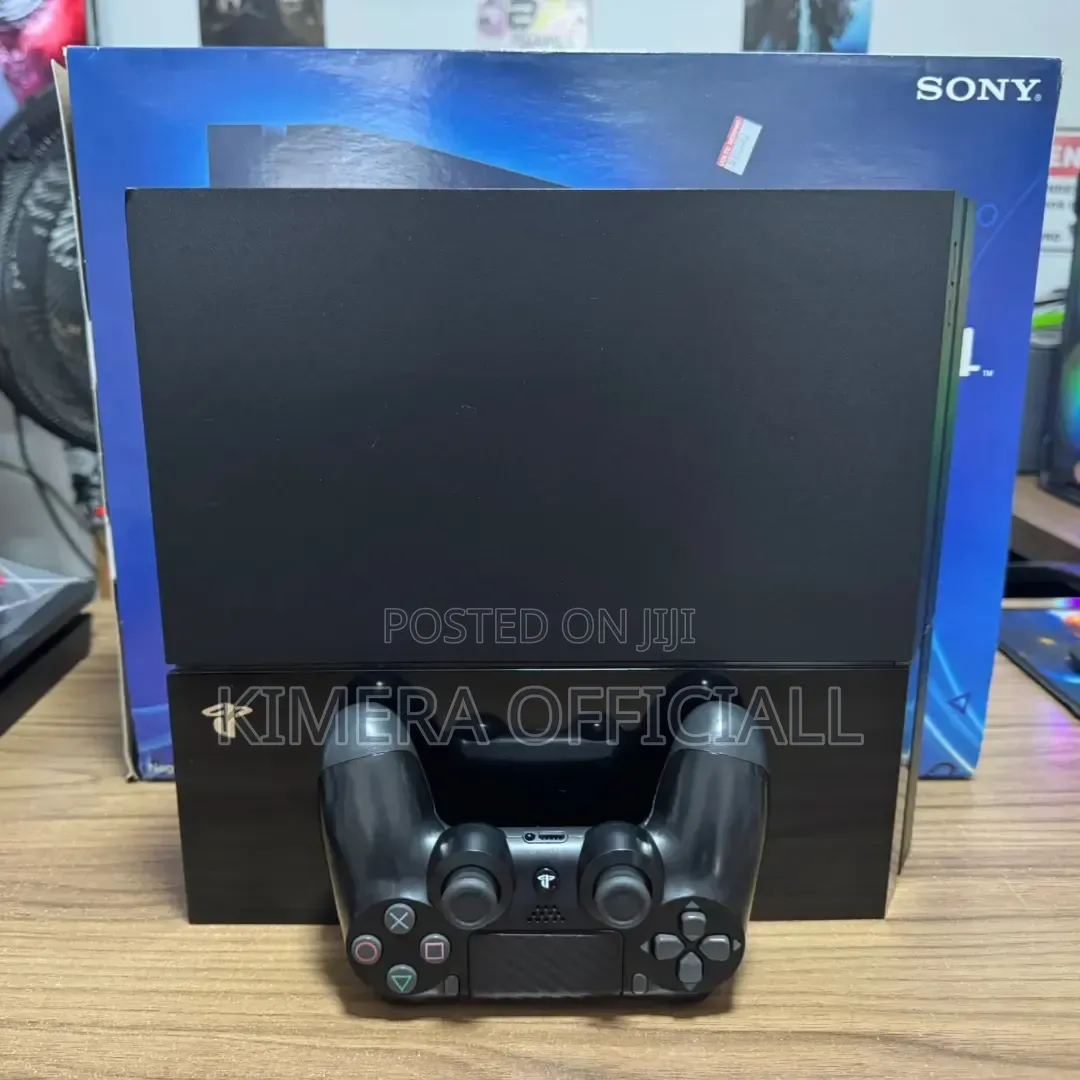 Chipped PS4 Fat Standard Console + 2 Controllers 12 Games.