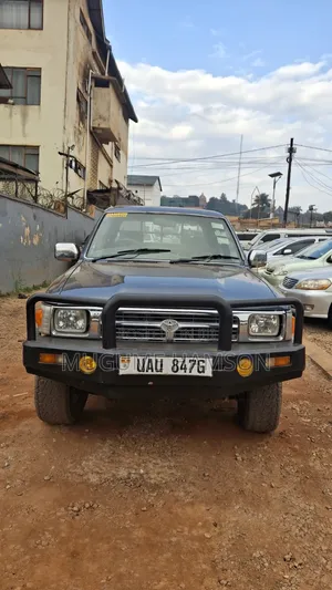 Toyota Hilux 2000 Gray