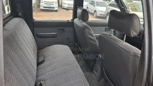 Toyota Hilux 2000 Gray