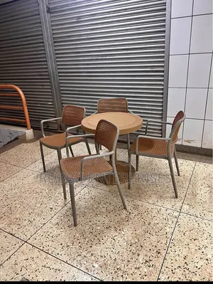 Small Round Plastic Table + 4 VIP Chairs