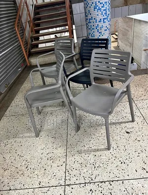 Monopolistic VIP Plastic Chairs 4pcs