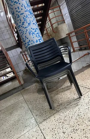 Monopolistic VIP Plastic Chairs 4pcs