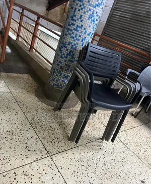 Monopolistic VIP Plastic Chairs 4pcs