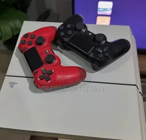 PlayStation Chipped PS4 Standard Console + 2 Pads 12 Games