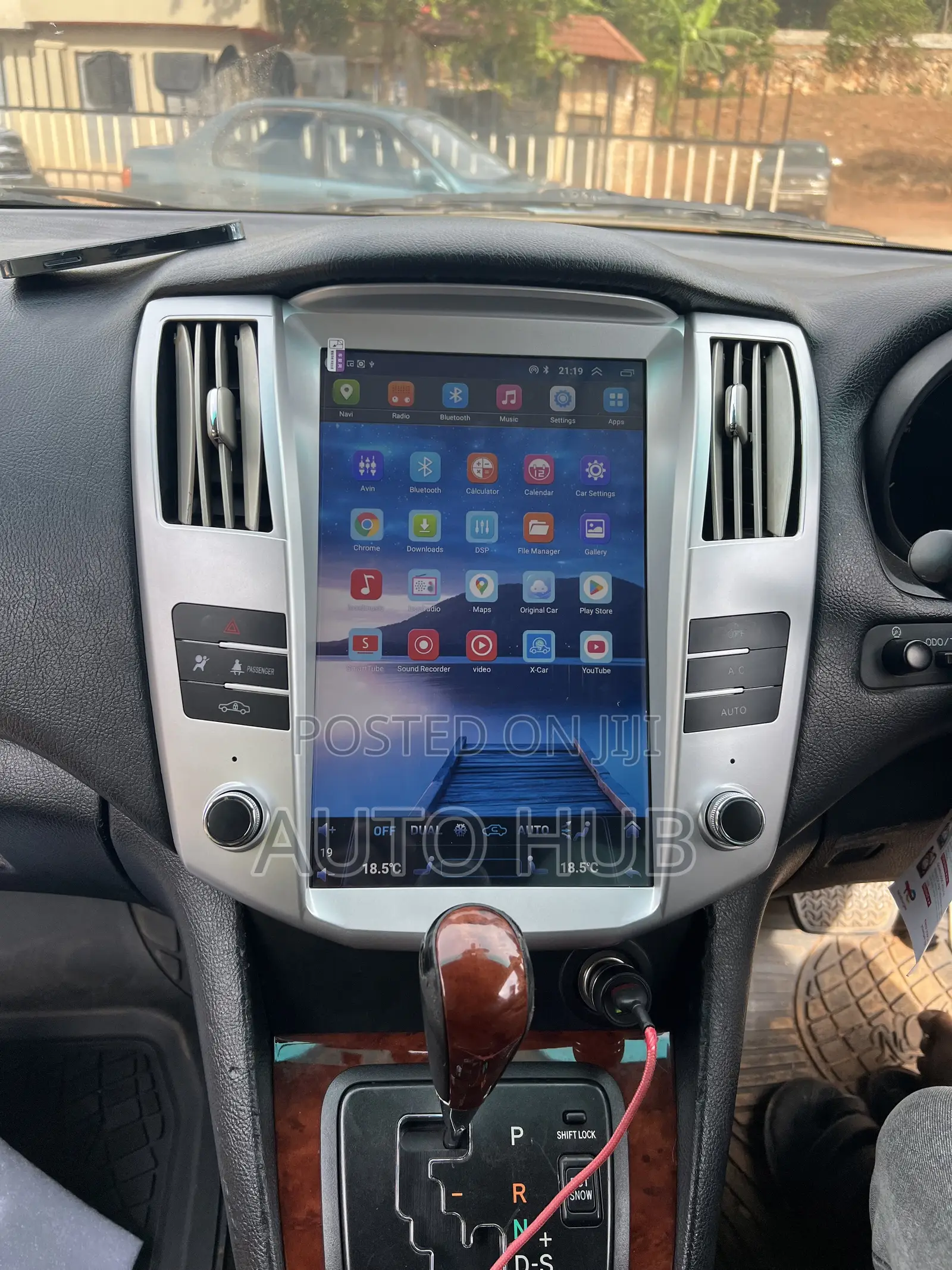 Toyota Harrier Tesla-Style Android Screen