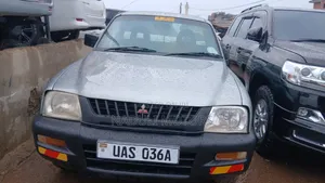 Mitsubishi L200 2000 Gray
