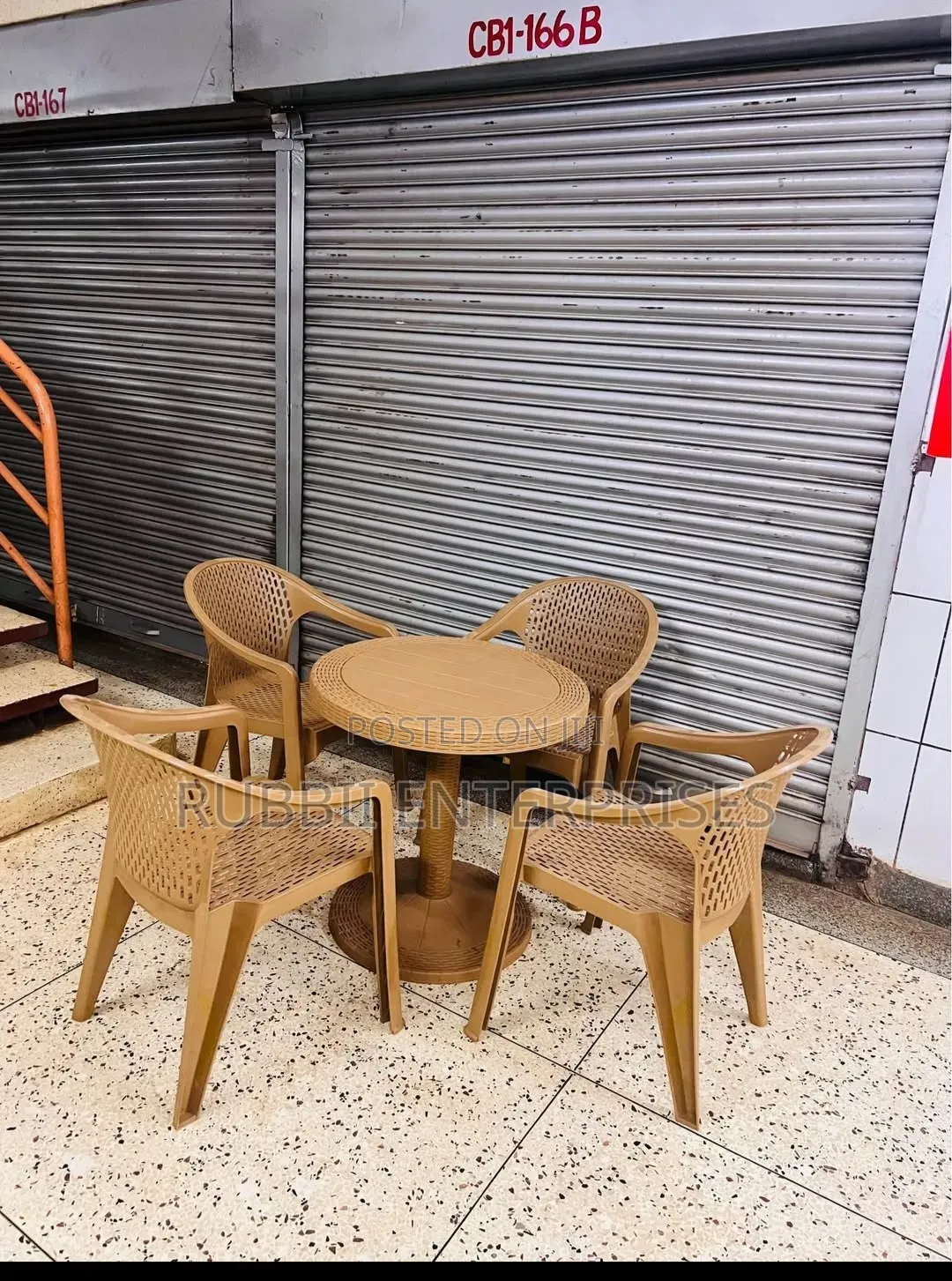 Small Round Table + 2 Arm Chairs
