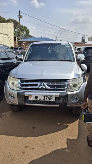Mitsubishi Pajero 2010 Silver