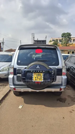 Mitsubishi Pajero 2010 Silver
