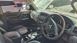 Mitsubishi Pajero 2010 Silver