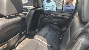 Mitsubishi Pajero 2010 Silver