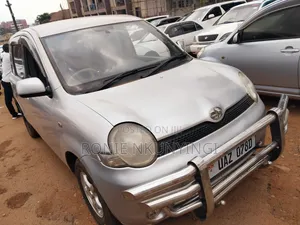 Toyota Sienta 2006 Silver