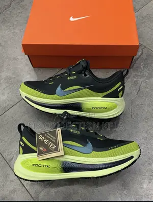 Nike Vomero 18 GORE-TEX Seaweed Running Sneakers