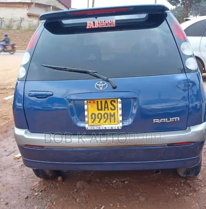 Toyota Raum 2000 Blue