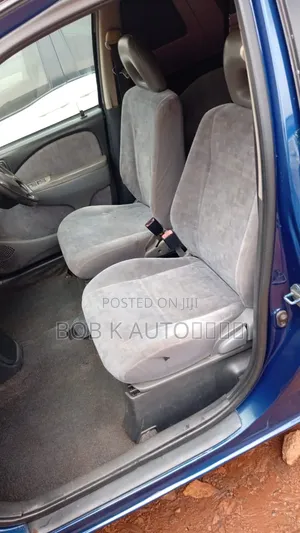 Toyota Raum 2000 Blue