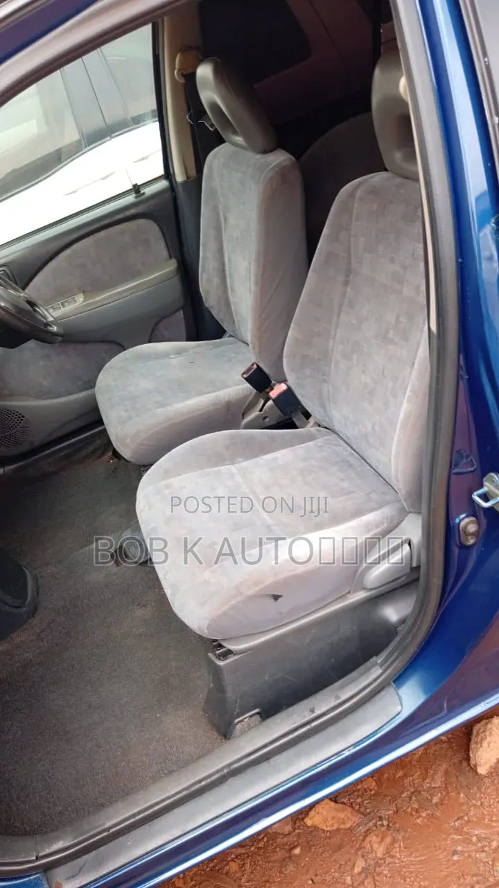 Toyota Raum 2000 Blue