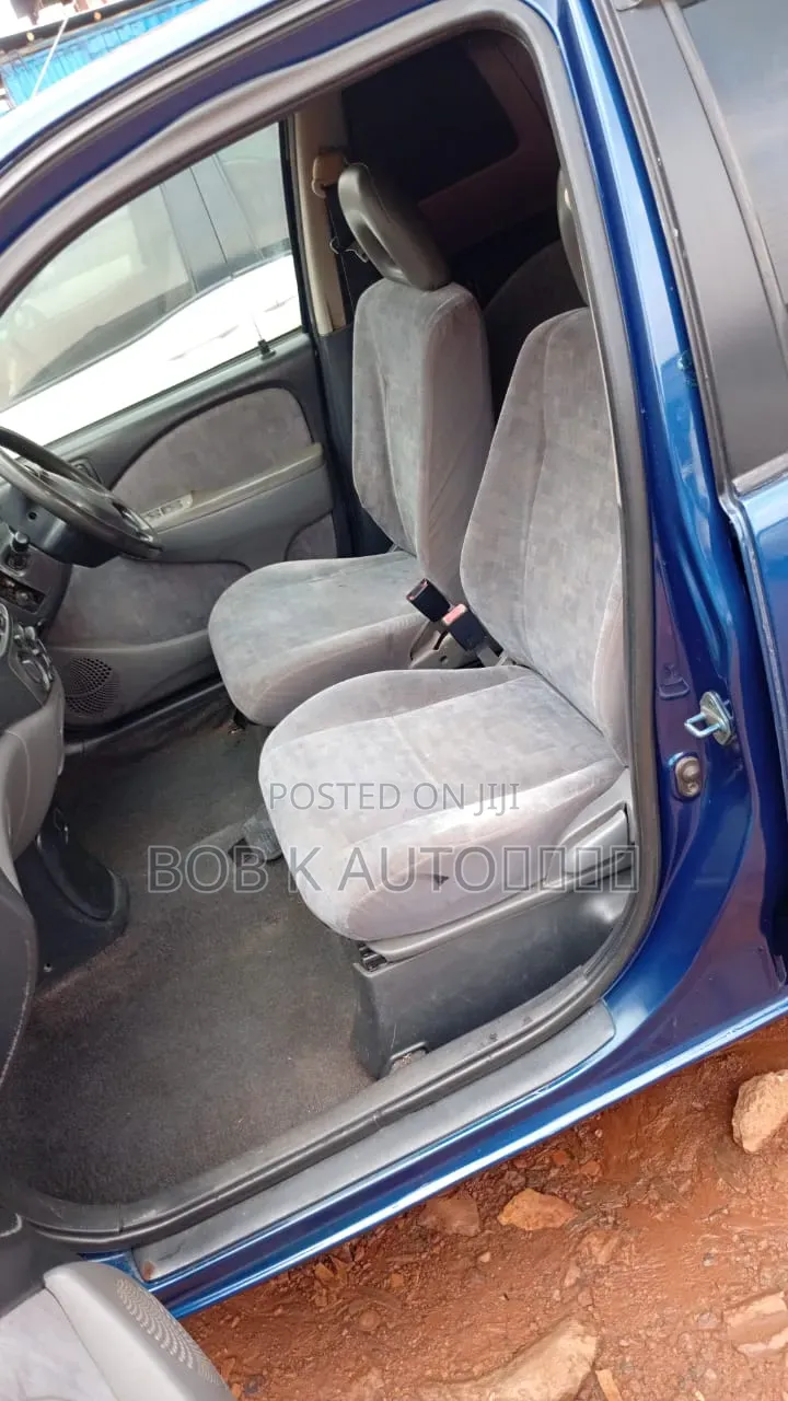 Toyota Raum 2000 Blue