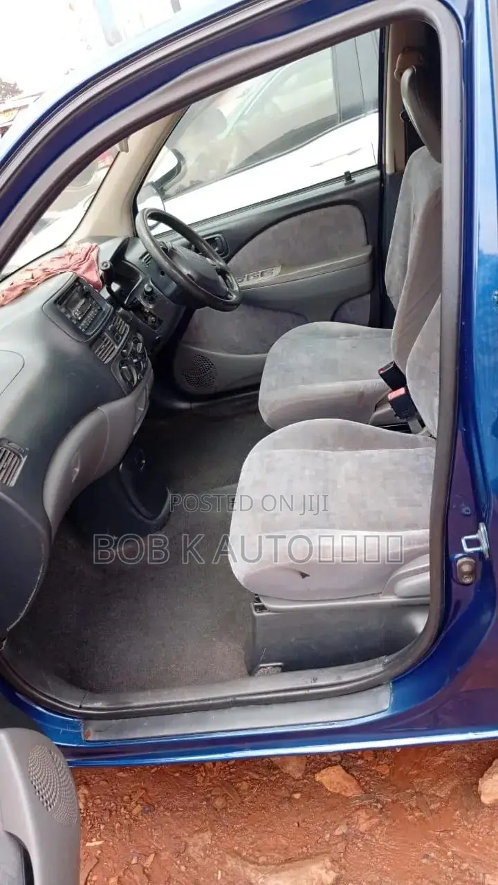 Toyota Raum 2000 Blue