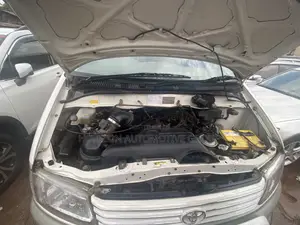 Toyota Regius 1998 White