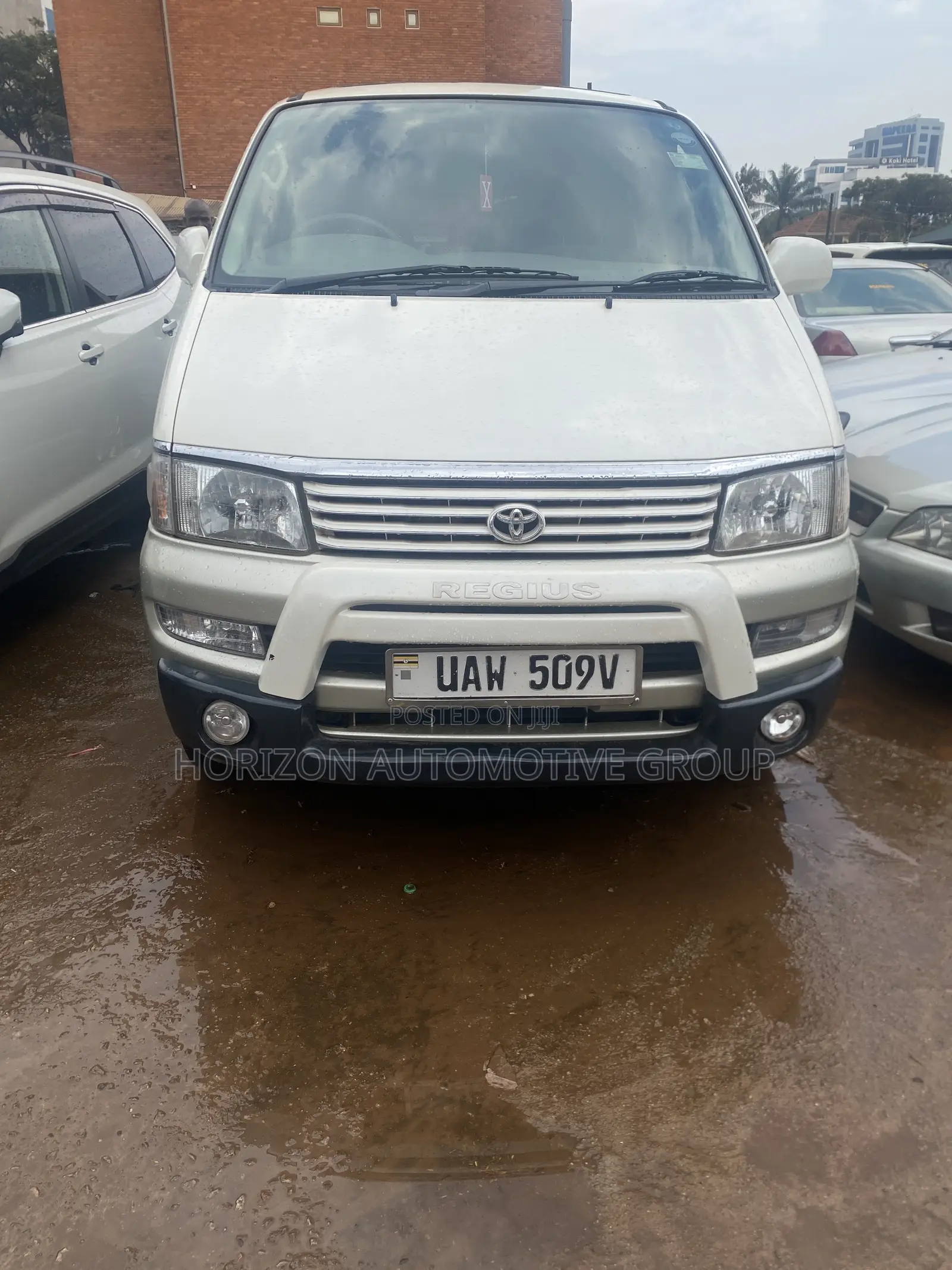 Toyota Regius 1998 White